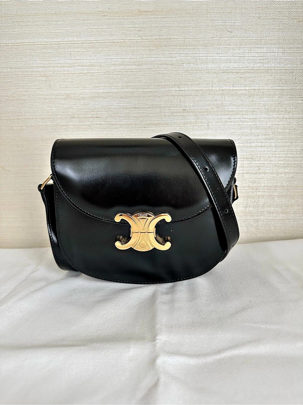 Celine Teen Triomphe Bag in Shiny Calfskin Teen Bag Black Crossbody